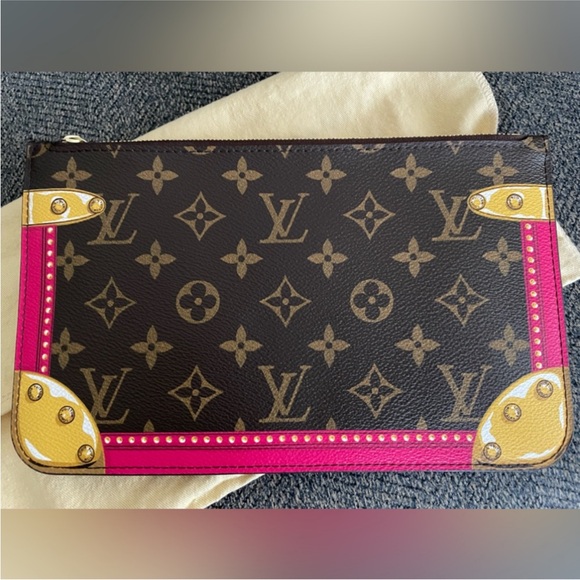 LV trunk wristlet - Picture 9 of 10